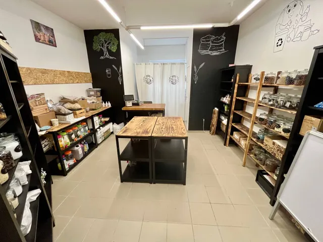 Eladó kereskedelmi és ipari ingatlan Pécs 24 nm