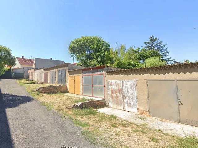 Eladó garázs Pécs 17 nm