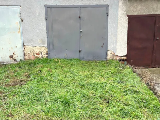 Eladó garázs Pécs 17 nm