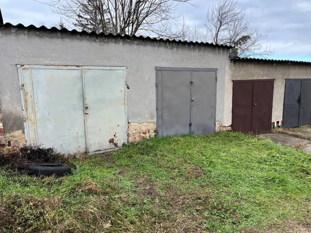 Eladó garázs Pécs 17 nm