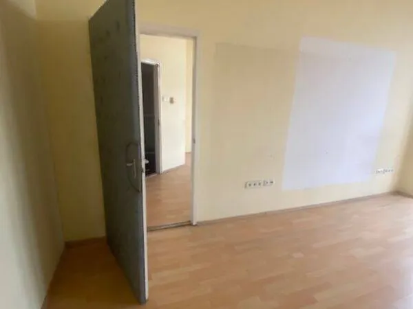 Eladó kereskedelmi és ipari ingatlan Pécs 500 nm