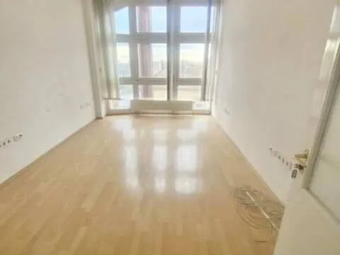 Kiadó kereskedelmi és ipari ingatlan Pécs 500 nm