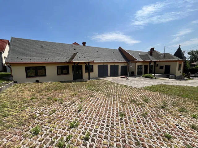 Eladó ház Pécs 257 nm