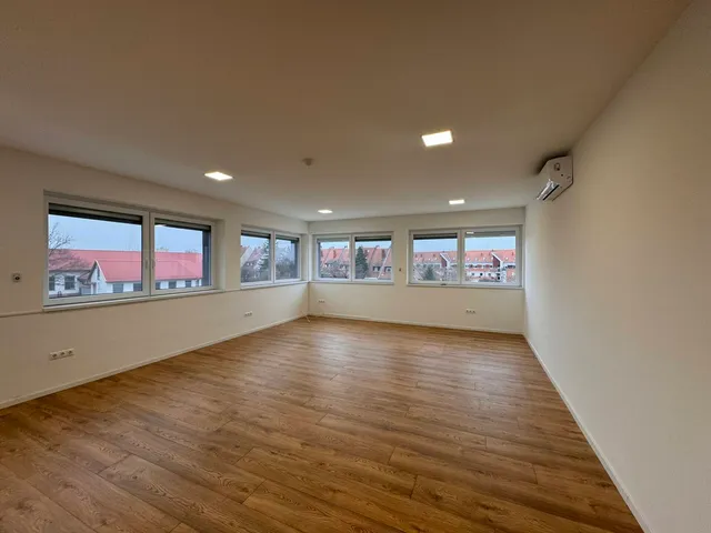 Kiadó kereskedelmi és ipari ingatlan Pécs 50 nm