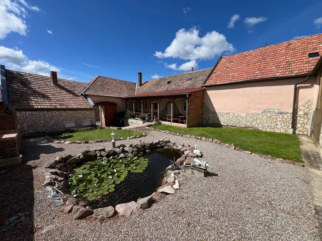 Eladó ház Kővágószőlős 400 nm