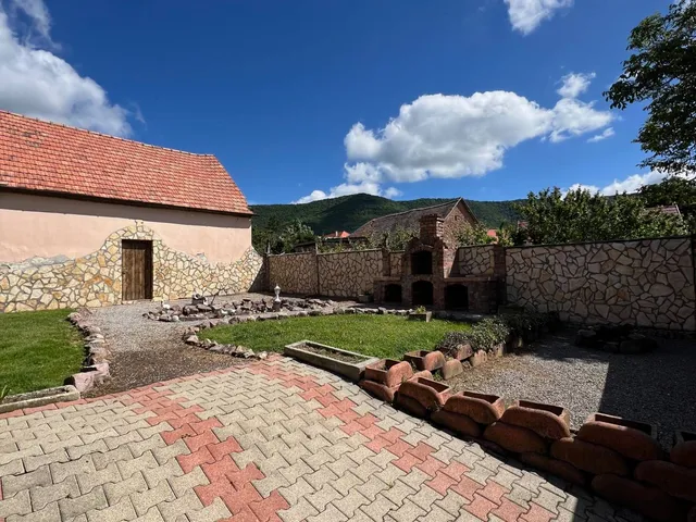 Eladó ház Kővágószőlős 400 nm