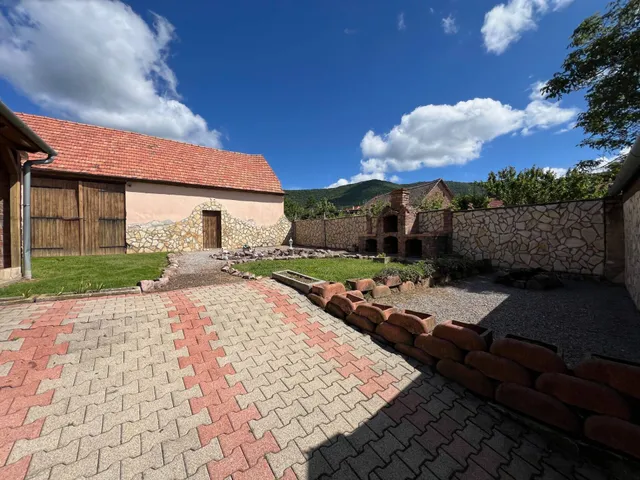 Eladó ház Kővágószőlős 400 nm