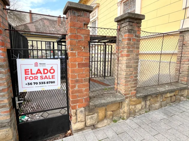 Eladó kereskedelmi és ipari ingatlan Pécs 216 nm