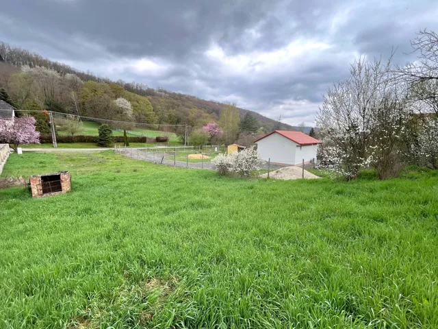 Eladó telek Magyarhertelend 571 nm