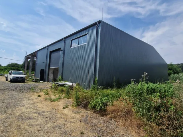 Eladó kereskedelmi és ipari ingatlan Komló 900 nm