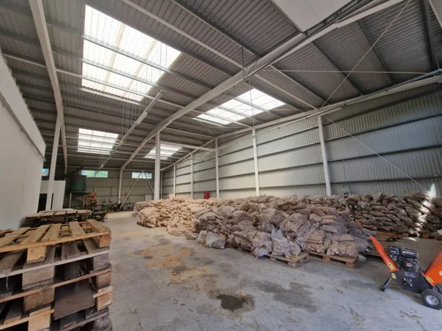 Eladó kereskedelmi és ipari ingatlan Komló 900 nm