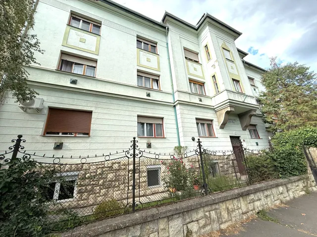 Eladó lakás Pécs 94 nm