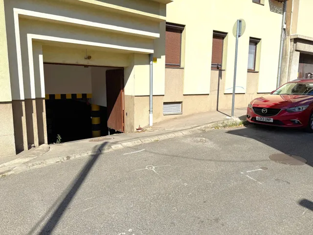 Eladó garázs Pécs 12 nm