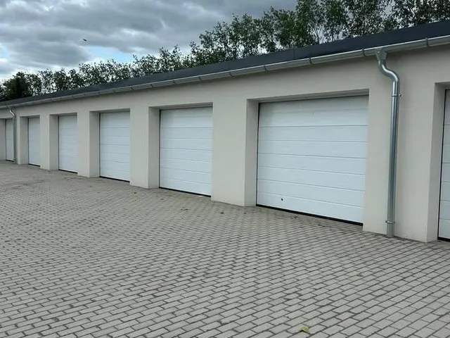 Eladó garázs Kozármisleny 19 nm