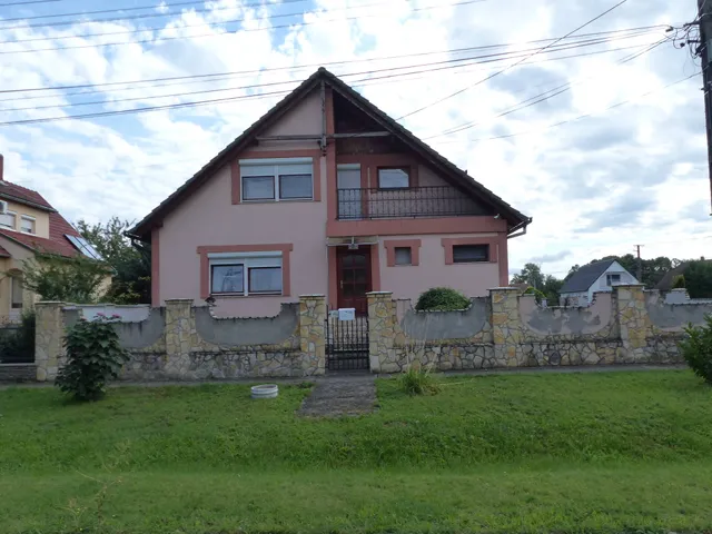 Eladó ház Kozármisleny 180 nm