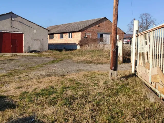 Eladó kereskedelmi és ipari ingatlan Pécs 600 nm