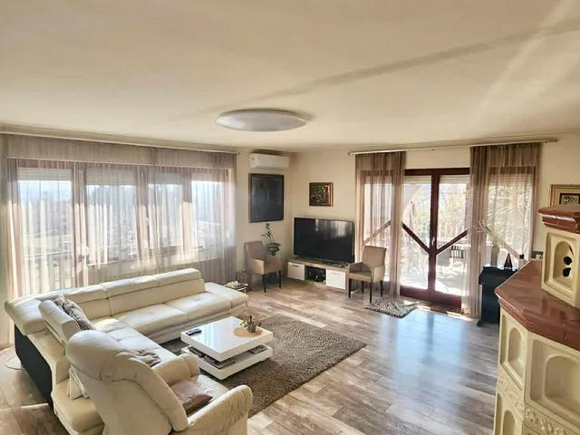 Eladó ház Pécs 300 nm