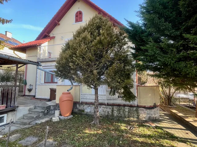 Eladó ház Pécs, Egyetemváros 157 nm