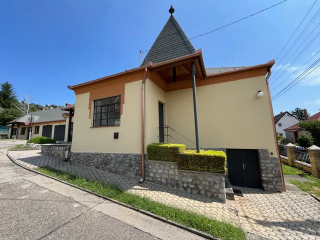 Eladó ház Pécs, Egyetemváros, Tiborc 257 nm