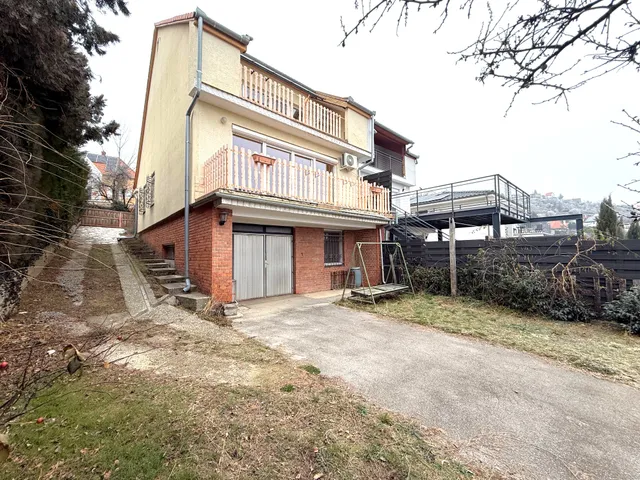 Eladó ház Pécs, Bálics 200 nm