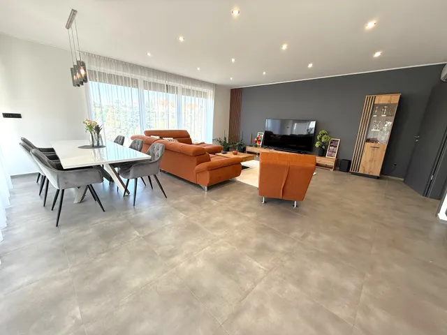 Eladó ház Pécs, Mecsekoldal 201 nm