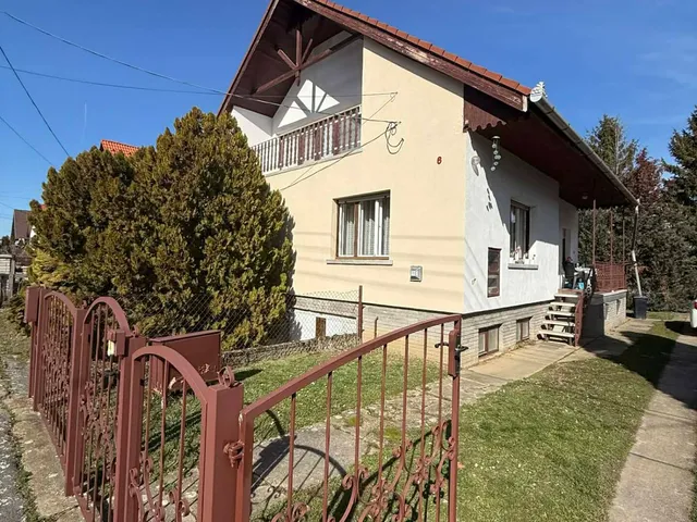 Eladó ház Máza 260 nm