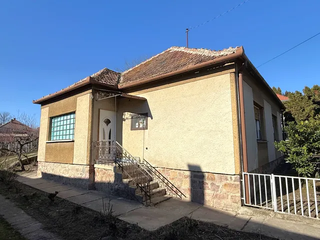 Eladó ház Bogád, Virág utca 92 nm