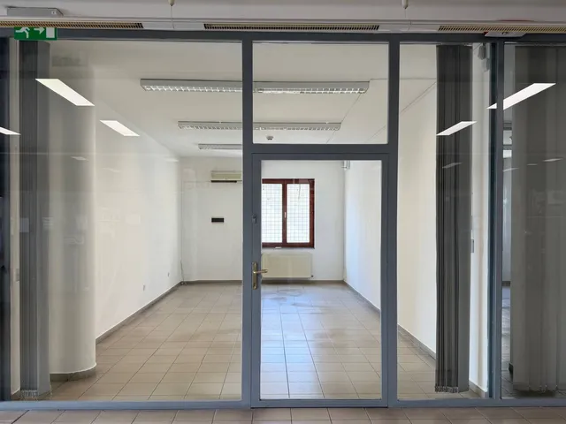 Kiadó kereskedelmi és ipari ingatlan Pécs 30 nm