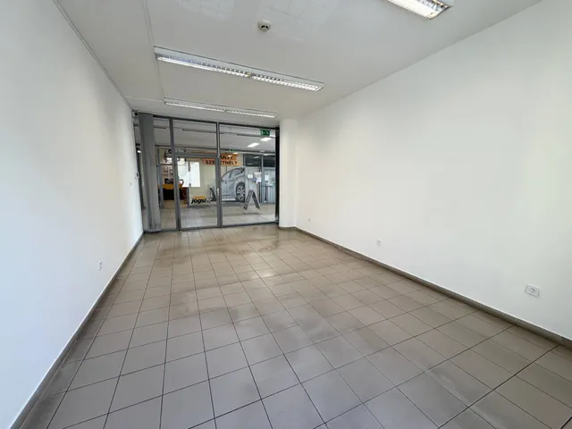 Kiadó kereskedelmi és ipari ingatlan Pécs 30 nm