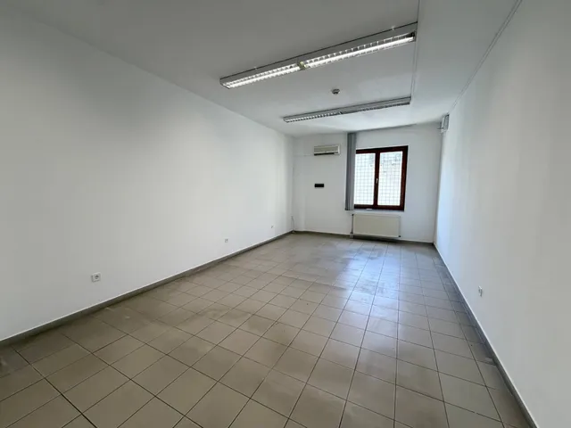 Kiadó kereskedelmi és ipari ingatlan Pécs 30 nm