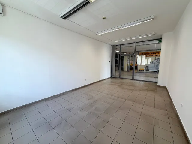 Kiadó kereskedelmi és ipari ingatlan Pécs 30 nm