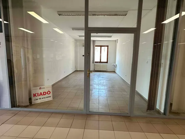 Kiadó kereskedelmi és ipari ingatlan Pécs 30 nm