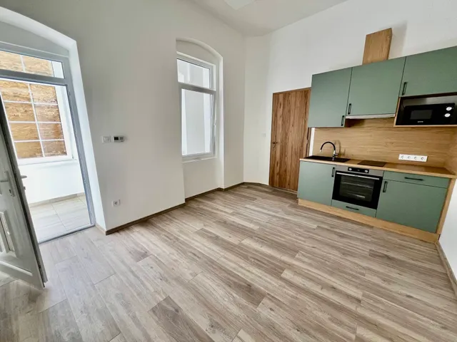 Eladó kereskedelmi és ipari ingatlan Pécs 38 nm