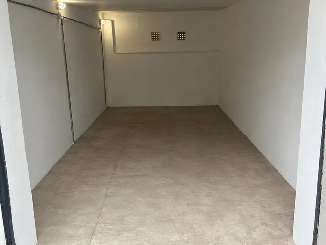Eladó garázs Pécs 15 nm