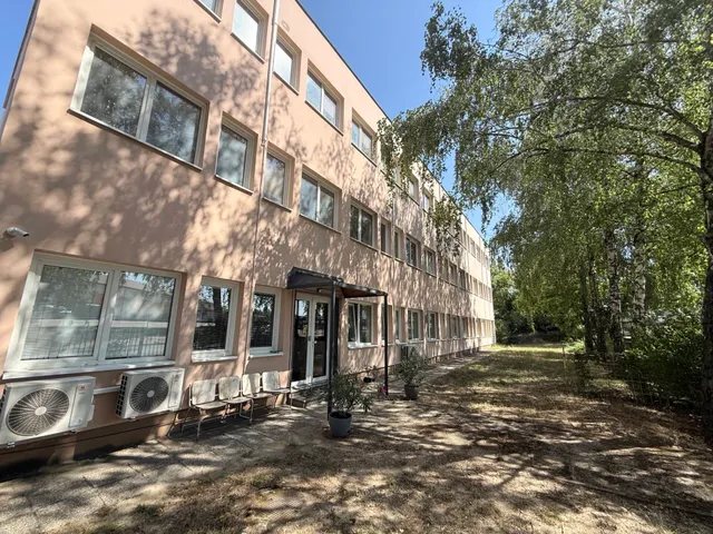 Kiadó ház Pécs 850 nm