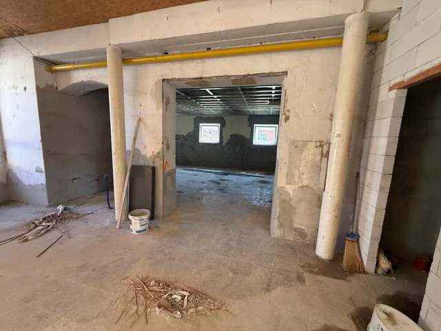 Kiadó kereskedelmi és ipari ingatlan Pécs 190 nm