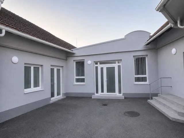 Kiadó kereskedelmi és ipari ingatlan Pécs 190 nm