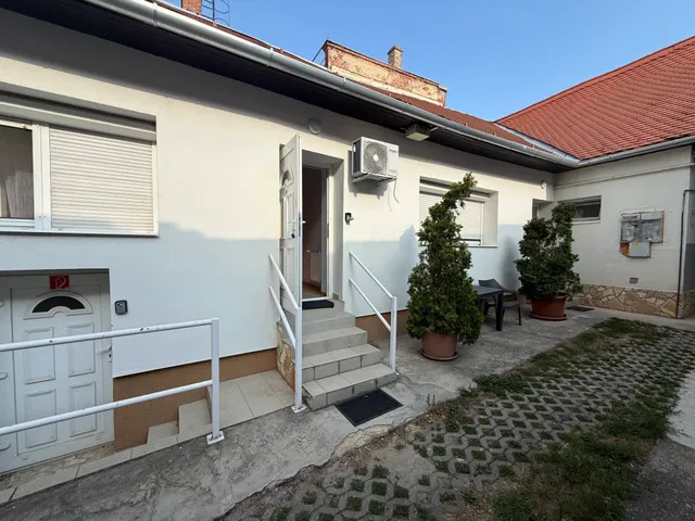 Eladó ház Pécs 330 nm