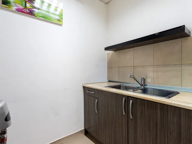 Kiadó kereskedelmi és ipari ingatlan Budapest XIV. kerület, Istvánmező, Istvánmezei út 60 nm