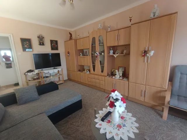 Eladó lakás Komló, Szilvás, Függetlenség utca 36 52 nm