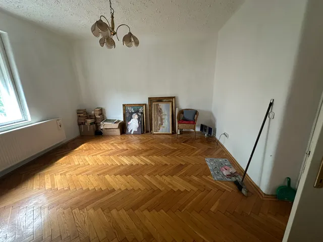 Eladó lakás Komló, Eötvös Lóránt utca 54 nm