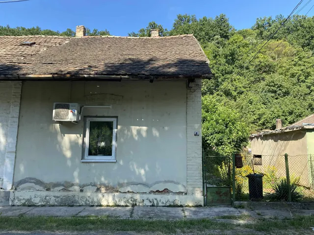 Eladó ház Komló, Ady Endre utca 6 149 nm