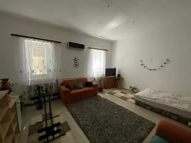 Eladó ház Komló, Ady Endre utca 6 149 nm
