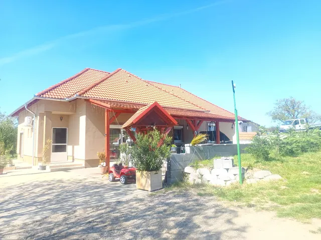 Eladó ház Pécs, Postavölgy 140 nm