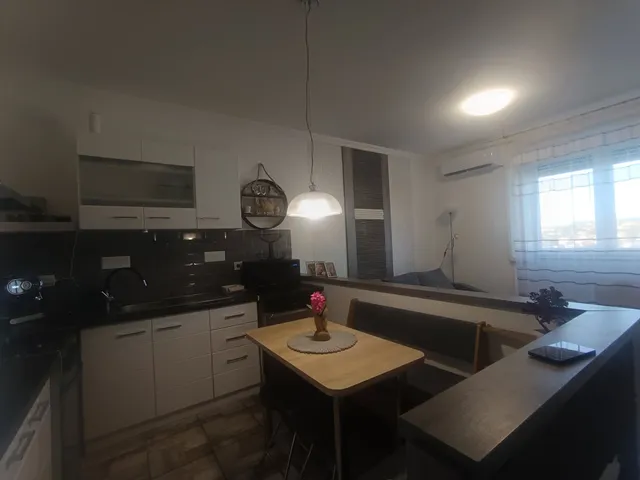Eladó lakás Komló, Körtvélyes 48 nm