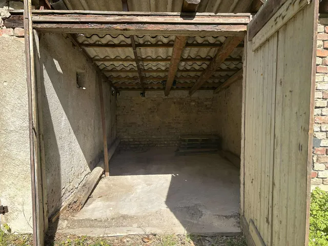 Eladó garázs Komló, Majális tér  16 nm