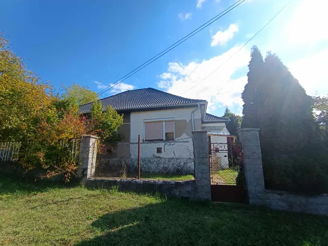 Eladó ház Pécs, Budai városrész, Hársfa út 110 nm