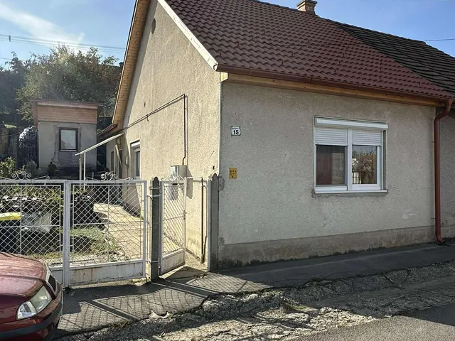 Eladó ház Komló, Újtelep 60 nm