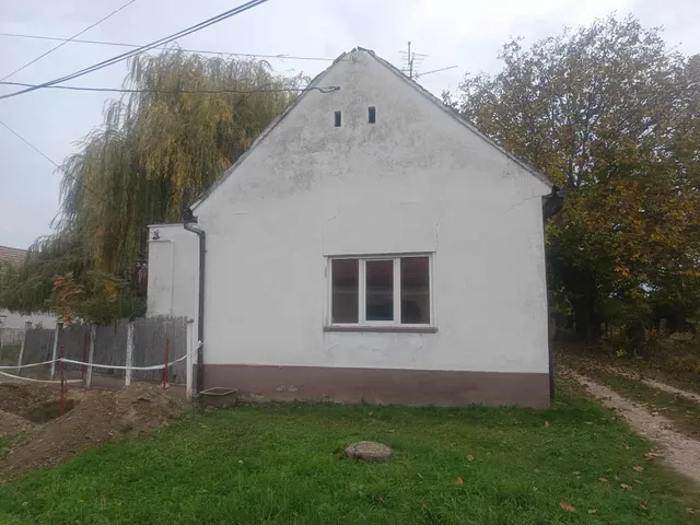 Eladó ház Lánycsók, II. Lajos utca 1. 102 nm