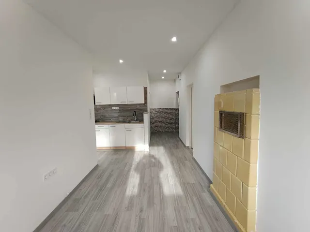 Eladó lakás Komló, Kökönyös, Petőfi tér 5 49 nm